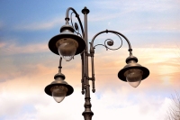 lantern-1279808-pixabay.jpg